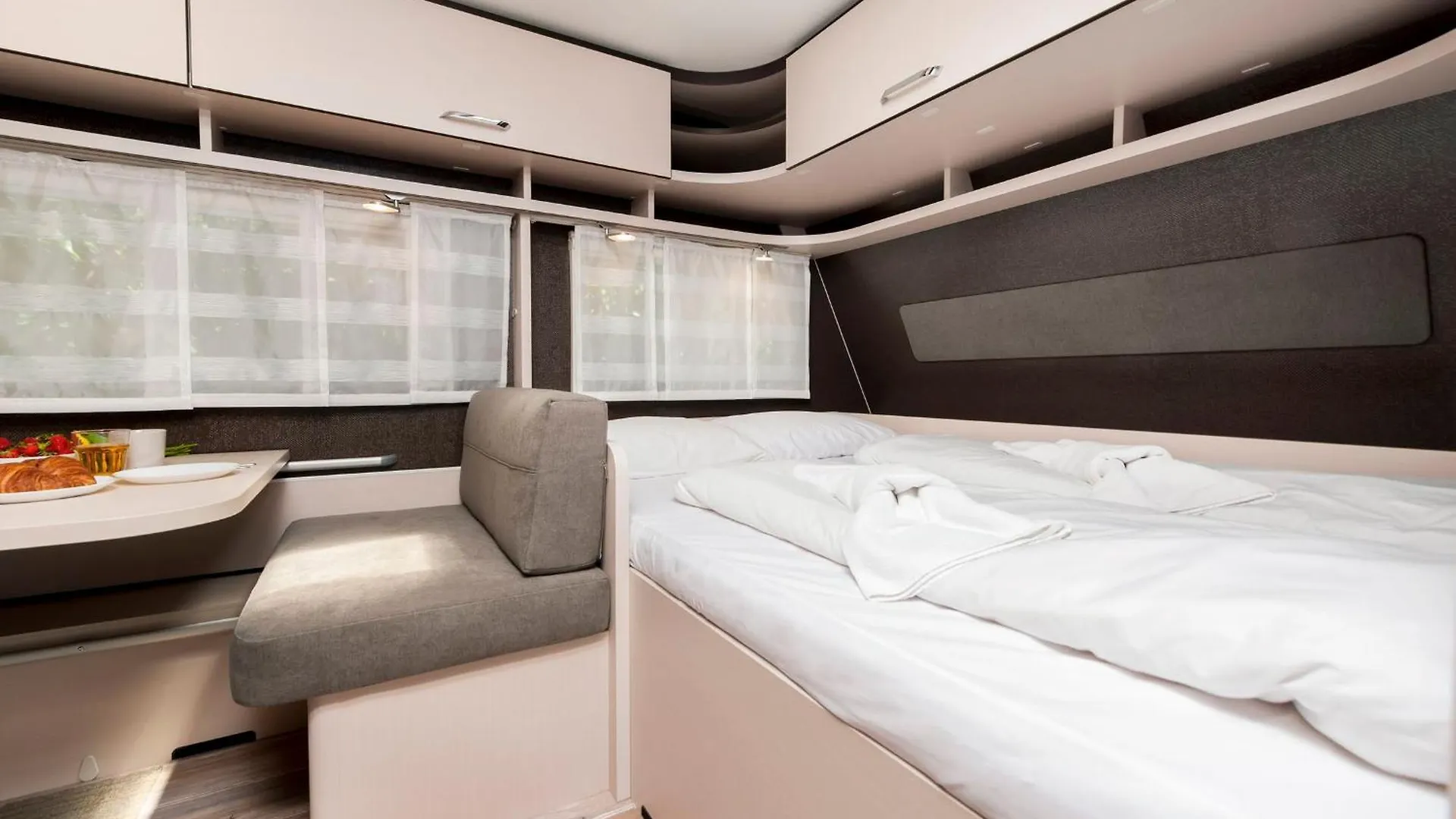 Bauer Caravan In Fkk Camping Solaris Poreč